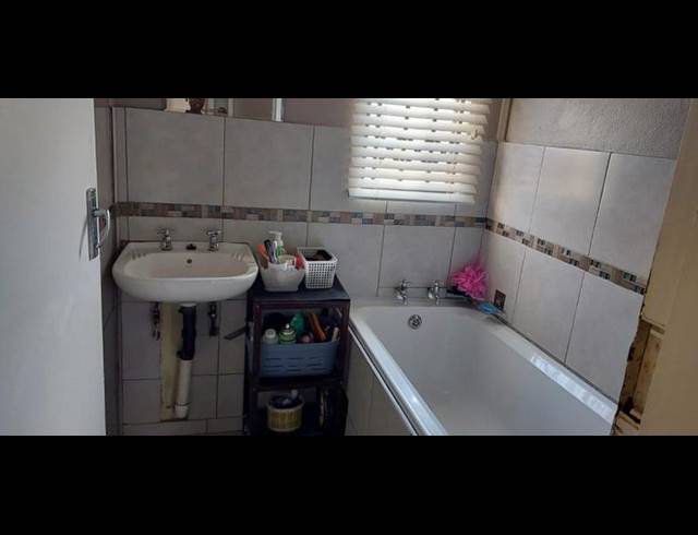 3 BEDROOM HOUSE FOR SALE IN ROSSLYN